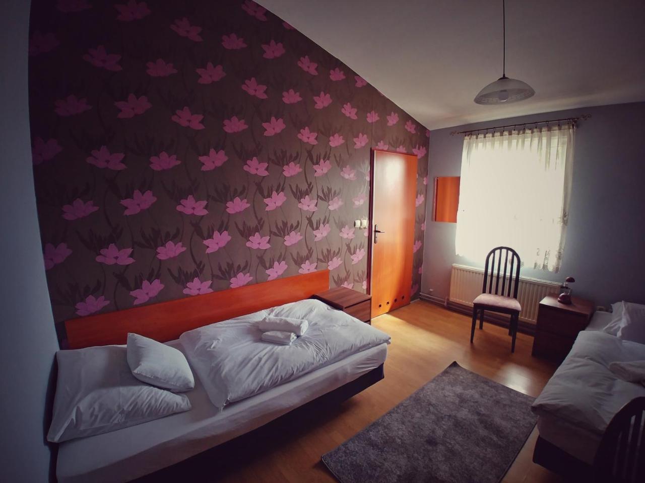 Hotel Komfort Inn - Dwor Hubertus Piekary Śląskie Екстериор снимка