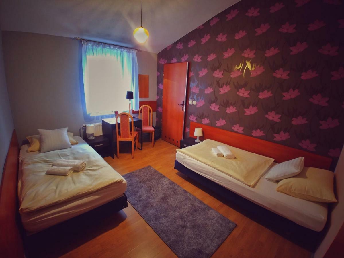 Hotel Komfort Inn - Dwor Hubertus Piekary Śląskie Екстериор снимка